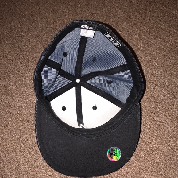 Volcom Hat - Picture 3 of 4
